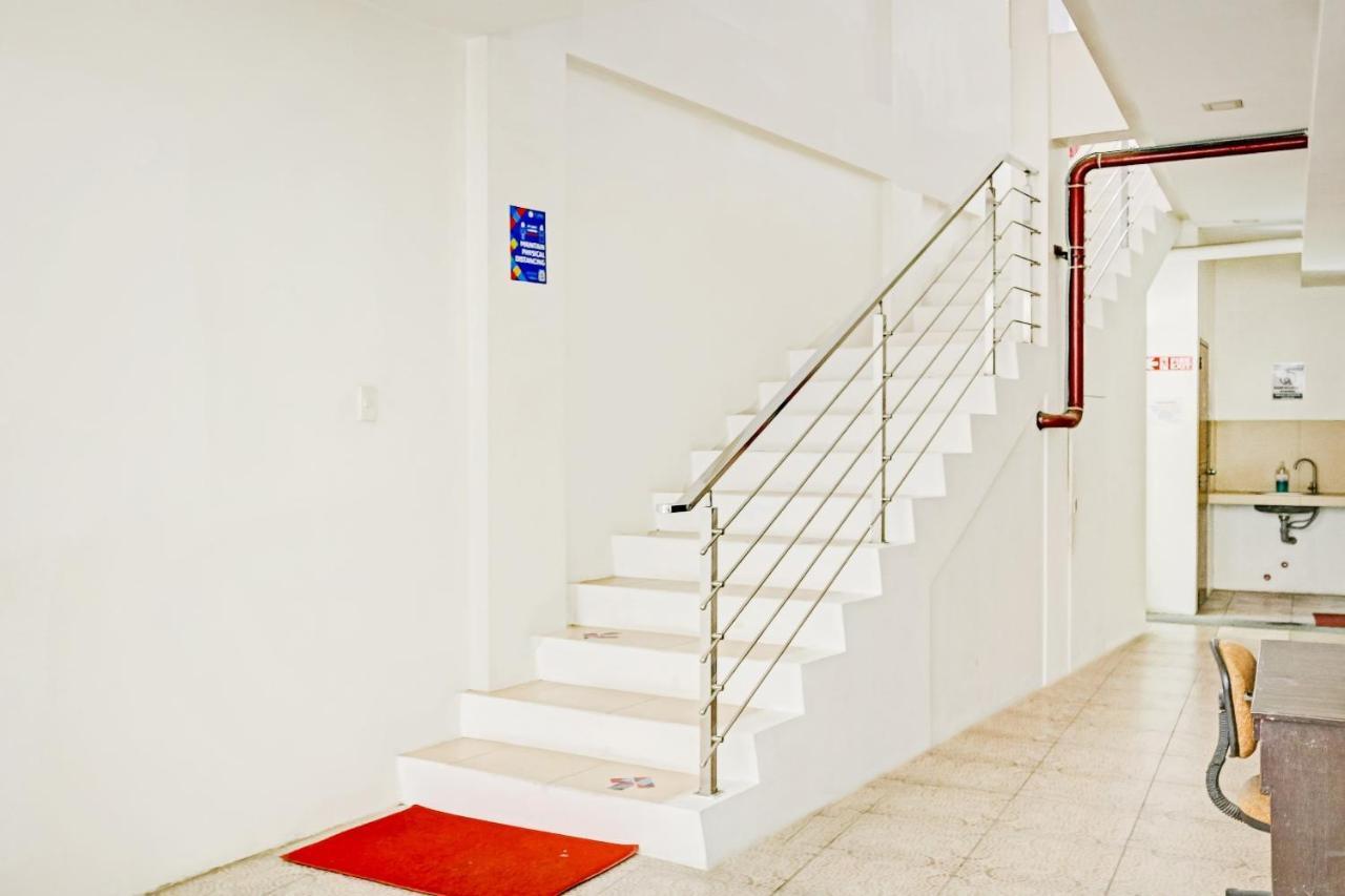 Oyo 869 Jnv Dream Hotel Субик Экстерьер фото
