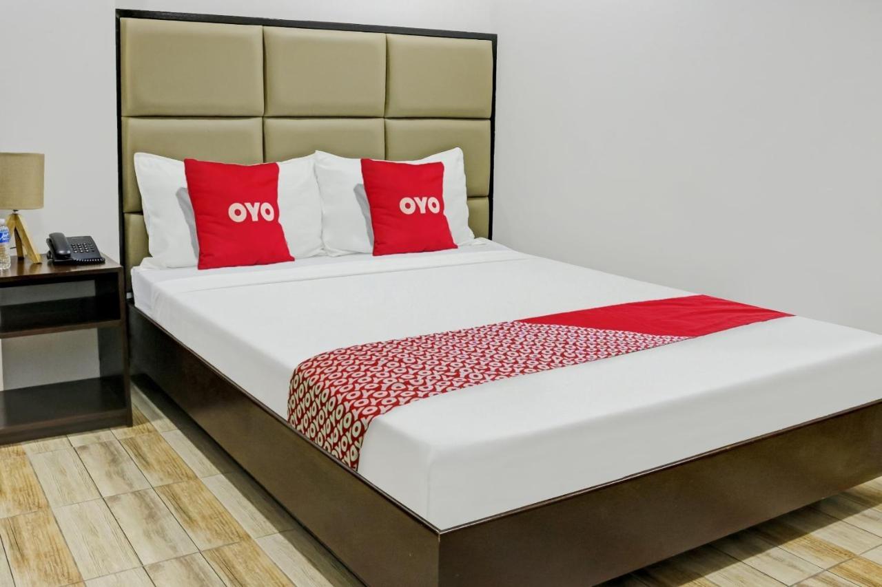 Oyo 869 Jnv Dream Hotel Субик Экстерьер фото